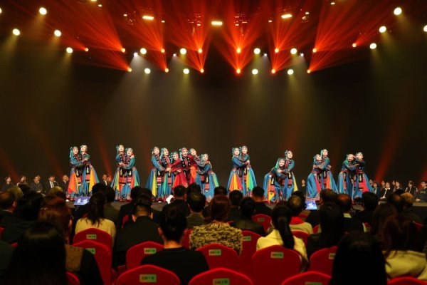 从“盲人夫妇”到“马背上的法官”，听文艺名家讲述短视频背后的动人故事