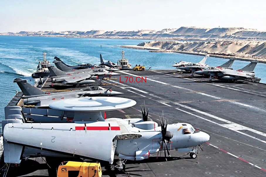 法國海軍航空母艦「戴高樂號」正前往紅海南部，為可能恢復霍爾木茲海峽航行的任務做準備。 資料圖片