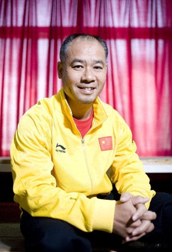 一生夺得106枚金牌, 却因一次失误被国人谴责, 如今他年入225亿