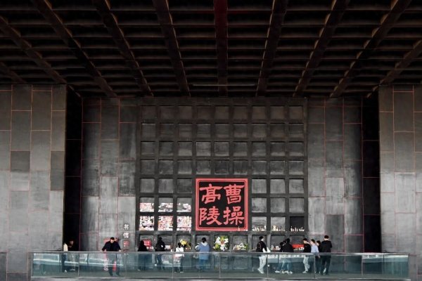 “上班怎么可能像上坟呢? 明明上坟那么治愈”